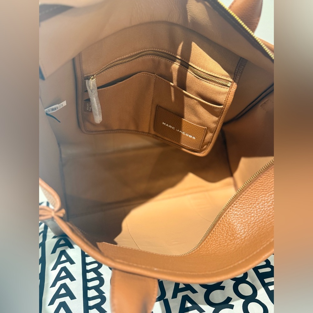 NWT Marc Jacobs large leather the tote bag - argan oil - Picture 6 of 7